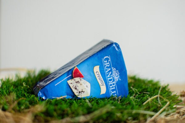 Сыр Грандблю сливочный с голубой плесенью 56%
